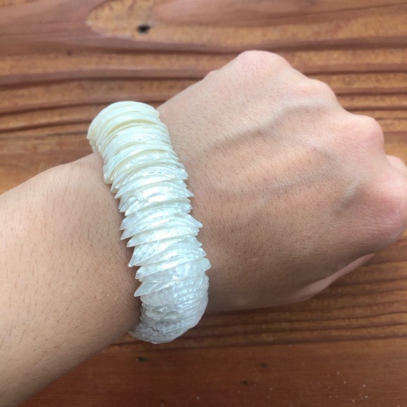 (3 for 20) Seashells Bracelet ๐ - Picture 3 of 3